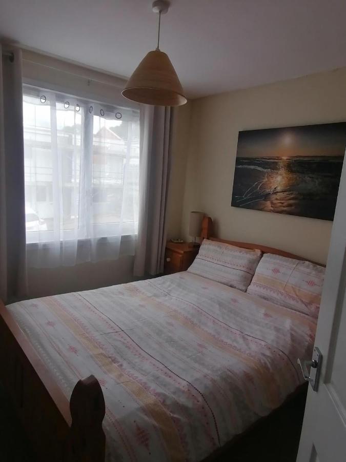 Le Chalet - 2 Bedroom Chalet House Sleeps 3 Pembroke Kültér fotó